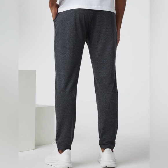 Vuori Ponto Performance Jogger - Picture 4 of 5